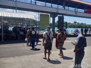 35 Penumpang KMP Putri Yasmin Dipulangkan Usai Dievakuasi ke Padangbai