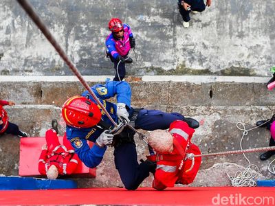 Petugas Damkar Jakarta Adu Ketangkasan dalam Firefighter Challenge 2026