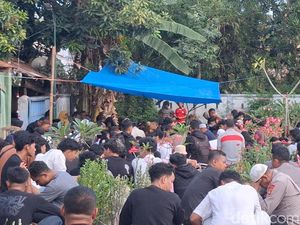 Korban KMP Putri Yasmin Dimakamkan di Mataram, Teman: Insyaallah Surga