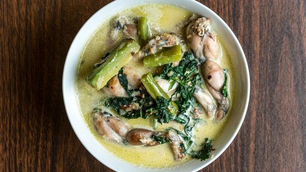 Frog legs in coconut broth