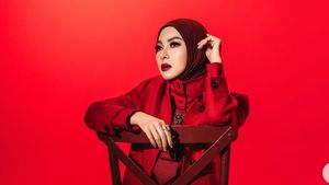Gaya Syahrini Tampil Serba Merah, Bros Unik Rp 288 Juta Bikin Salfok
