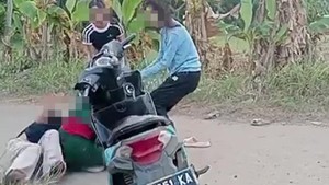 Remaja Putri Duel di Kuburan Cina Lampung Utara Perkara Asmara