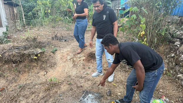 Viral Bakar Burung Hantu Hidup-hidup di Labuan Bajo Polisi Amankan 3 Orang Pria Polres Manggarai Barat bergerak cepat mengamankan tiga orang terduga pelaku pembakaran burung hantu hidup-hidup. Langkah ini diambil setelah video aksi kejam tersebut viral dan memicu kemarahan publik di media sosial.