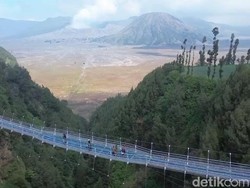 Video: Pelaku Wisata Putar Otak di Tengah Kebakaran Bromo
