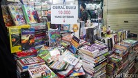 Berburu Buku Murah di Basement Blok M Square