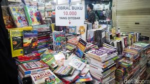 Berburu Buku Murah di Basement Blok M Square