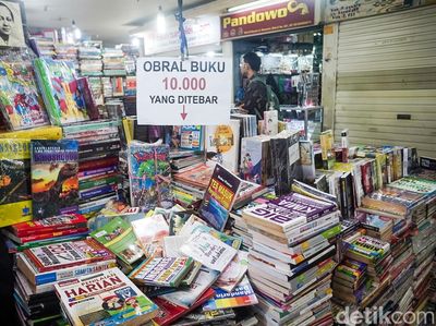 Berburu Buku Murah di Basement Blok M Square