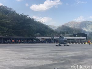 Helikopter Dikerahkan Cari 5 Korban KMP Putri Yasmin yang Hilang
