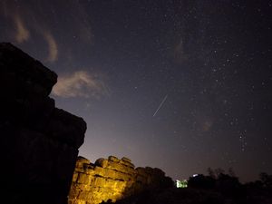 Hujan Meteor Perseid Warnai Langit Balkan