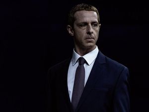 Jeremy Strong Kirim Email ke Mark Zuckerberg Usai Main di The Social Reckoning