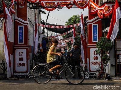 Kampung Tanjung Priok Berhias Merah Putih Jelang HUT ke-81 RI