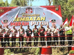 Jembatan Merah Putih Presisi Diresmikan, Anak Sekolah di Karangasem Tersenyum