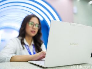 Lenovo Yoga Slim 7i Ultra Aura Edition, Cocok untuk Kerja Hybrid