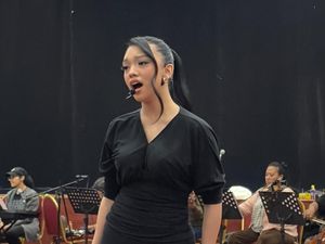 Naura Ayu Spill Showcase Cerita Penuh Cahaya, Vokal Tetap Stabil Sambil Dance Intens!