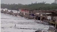 Waspada Liburan di Pantai Selatan Jawa, Tinggi Gelombang Diprediksi 6 Meter
