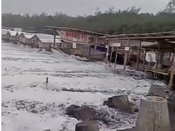 Waspada Liburan di Pantai Selatan Jawa, Tinggi Gelombang Diprediksi 6 Meter
