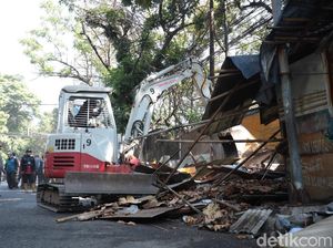58 Bangunan Liar di Rajawali Bandung Dibongkar Satpol PP