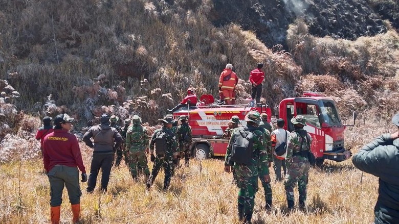 Water Bombing Terus Dikerahkan Meski Kebakaran Bromo Sudah Padam