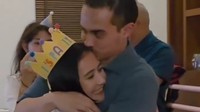 Potret Prilly Latuconsina Rayakan Ultah Omara, Akrab Dengan Keluarga Pacar