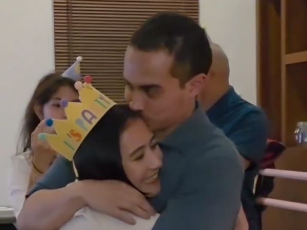 Potret Prilly Latuconsina Rayakan Ultah Omara, Akrab Dengan Keluarga Pacar