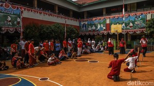Serunya Lomba HUT RI Murid SDN Sungai Bambu di Tanjung Priok