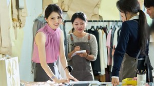 Potret Han So Hee Jadi CEO di The Intern, Hidupkan Karakter Anne Hathaway