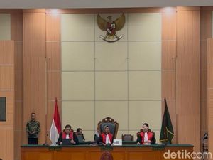 dr Tifa Tak Datang di Sidang Dakwaan, Hakim Tunda Persidangan