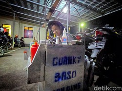 Memikul Beban Cuanki dan Rindu di Palabuhanratu