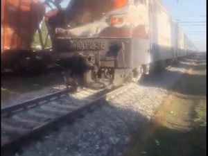 Video: Kereta di Ukraina Terbakar Diserang Drone Rusia, Penumpang Dievakuasi