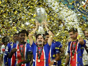 PSG Kunci Lagi Gelar Juara Piala Super Eropa Usai Kalahkan Aston Villa 2-1