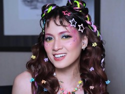 Chika Jessica Gak Mau Ketinggalan Gen Z, Ikut Tren Centil Era Naykilla