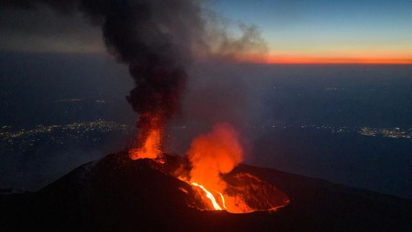 Erupsi Etna Memasuki Hari Ketujuh, Awan Abu Selimuti Sisilia