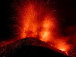 Doa Ketika Gunung Meletus, Amalkan untuk Memohon Perlindungan Allah