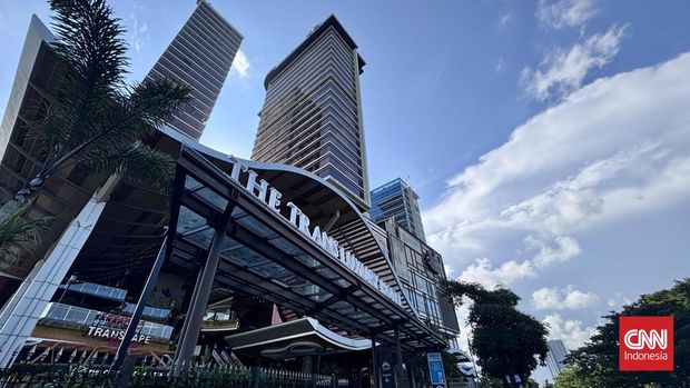 The Trans Luxury Hotel Surabaya resmi menggelar grand opening Jumat (14/8) malam ini, hal itu menandai kehadiran layanan hospitality mewah terbaru di Kota Pahlawan. Acara ini turut dihadiri langsung oleh Chairman CT Corp, Chairul Tanjung.