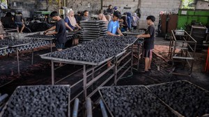 Melihat Produksi Briket Serang yang Menyasar Pasar Eropa dan Timur Tengah