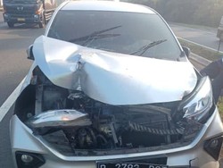 Mobil Tak Bertuan Ditemukan di Pinggir Tol Jagorawi, Kondisinya Ringsek