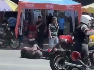Seorang pengendara motor di Banyuwangi, Ahmad Rizqullah, menjadi korban tabrak lari rombongan moge. Ia mengalami cedera parah dan meminta pertanggungjawaban.
