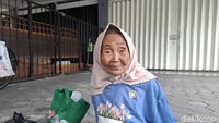 Semangat Nenek 76 Tahun di Jogja Jualan Nasi Ayam Seporsi Cuma Ceban