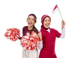 Inspirasi Outfit 17 Agustus, Tampil Stylish dengan Nuansa Merah Putih