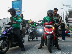 Potret Aktivitas Ojol Saat Prabowo Klaim Pendapatan Mereka Naik 3 Kali Lipat
