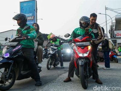 Potret Aktivitas Ojol Saat Prabowo Klaim Pendapatan Mereka Naik 3 Kali Lipat