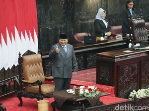 Prabowo: Tidak Boleh Lagi Ada Anak Sekolah yang Bertaruh Nyawa Menyeberang Sungai