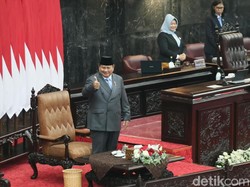 Prabowo: Tidak Boleh Lagi Ada Anak Sekolah yang Bertaruh Nyawa Menyeberang Sungai