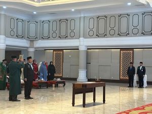 Gubsu Bobby Lantik Timur Tumanggor Jadi Pj Sekda Gantikan Sulaiman Harahap