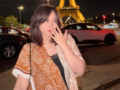 Sweet! Sisil Eks JKT48 Dilamar Gamer Setiawan Ade di Menara Eiffel