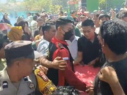 Geledah Kantor Desa soal Kasus Korupsi, Penyidik Kejari Dompu Dikepung Warga
