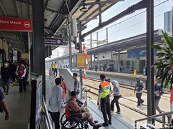 Senangnya Warga Tarif KRL, LRT hingga TransJ Cuma Rp 8 saat 17 Agustus