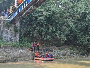 Jembatan TKP ASN Jatuh di Sungai Cisadane Cuma Bisa Dilintasi Satu Motor