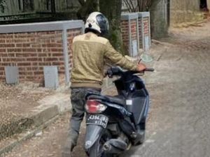 Warga Kobar Terpaksa Dorong Motor Cari Bensin Eceran demi Hindari Antrean SPBU