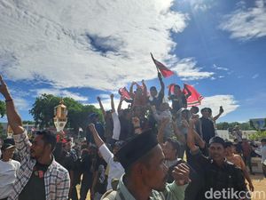 Video: Pengibaran Bendera Bulan Bintang di Aksi Damai Aceh Berujung Ricuh